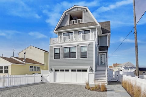 Awesome 5BR Home - Block To Beach with Pool