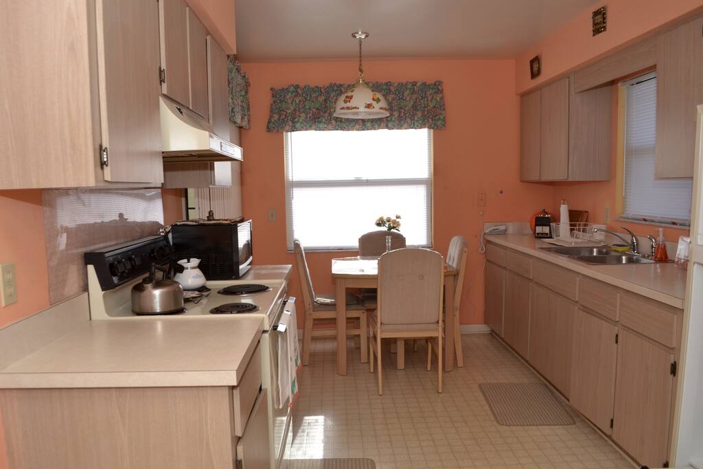 Kitchen / breakfast nook