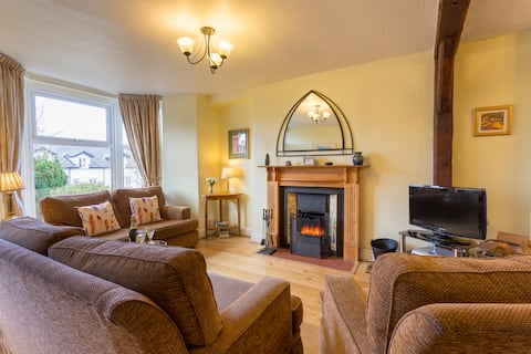Popular Airbnb listing: Jasmine Cottage in Windermere And Bowness