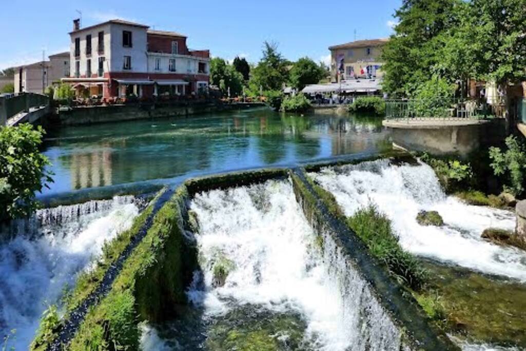 Le bassin entouré de ses fameux restaurants