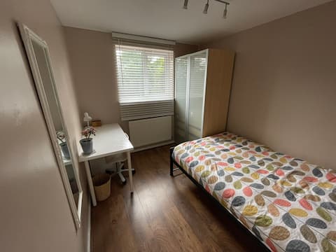 ✨Newly Refurbished Double Room with Free Parking✨