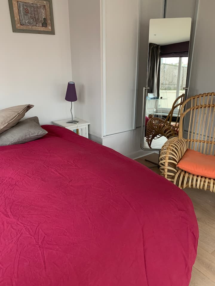 Голяма, много ясна и много тиха стая, суперголямо двойно легло. независимо с изглед към терасата
Изглед към рафтинг кулата