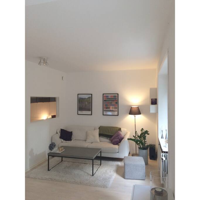Livingroom with entrance to the balcony