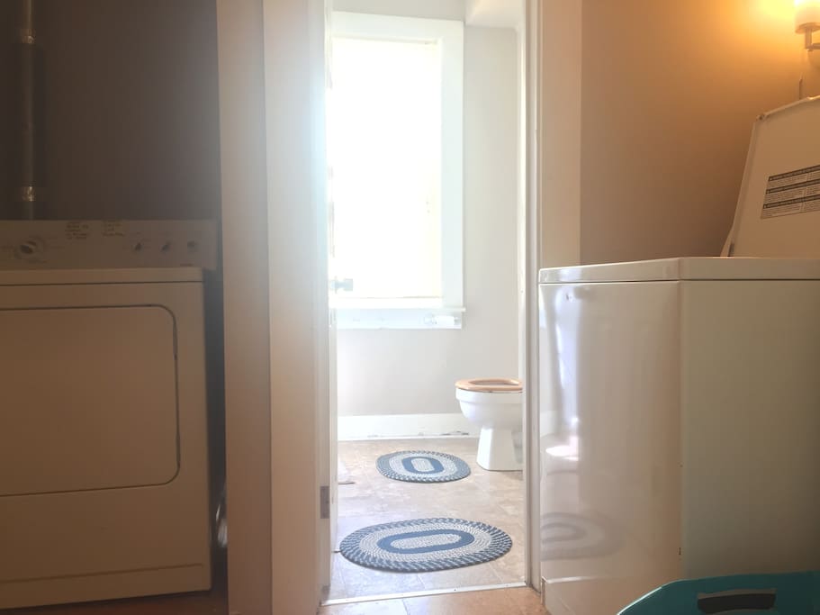 Shared Washroom (Laundry facilities available upon request)