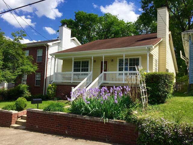 Spacious, Comfy, Close to Everything! gallery image 2