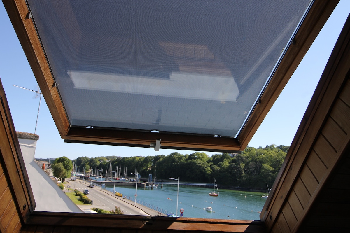 поглед кон пристаништето Рху