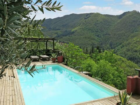 Exclusive pool, garden, extraordinary view