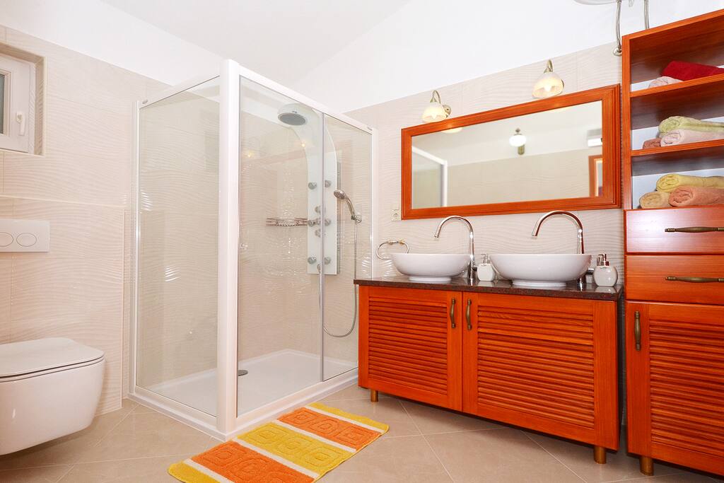 LUXURY BRAND NEW SPACIOUS BATHROOM WITH HYDROMASSAGE SHOWER