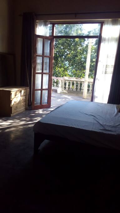 Room no 1 has a
