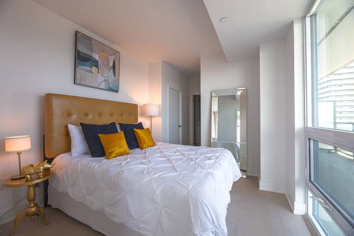 Luxury ENTIRE 3BD Unit Downtown Toronto GREAT VIEW gallery image 3