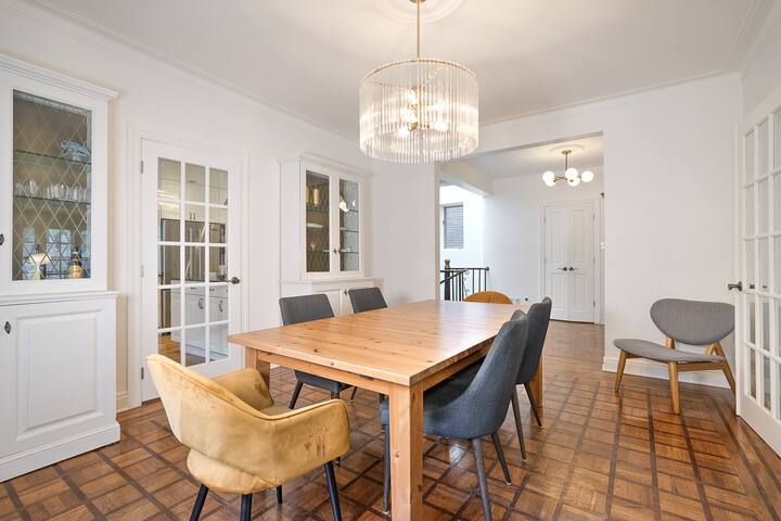 Retro-Chic Spacious Home on 2 floors in Montreal gallery image 4