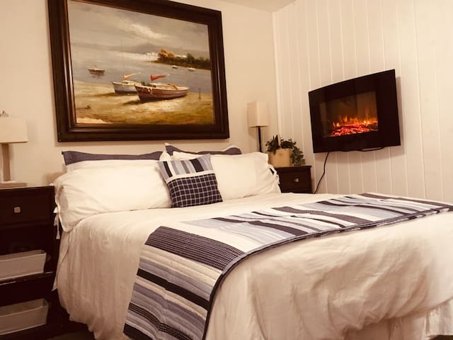 Little White House - Private 'Cottage Suite'