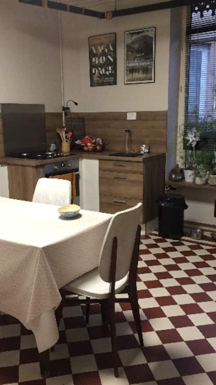 Chambre Indépendante Douche-wc En Centre-ville - Villefranche-sur-Saône