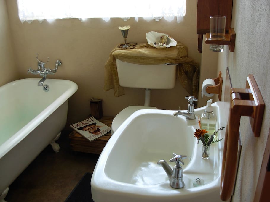 Bathroom in Hoep Hoep: shower and bath