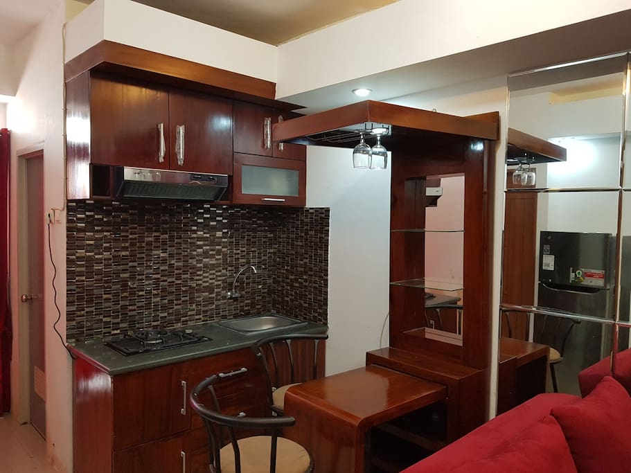 kitchen set and minibar