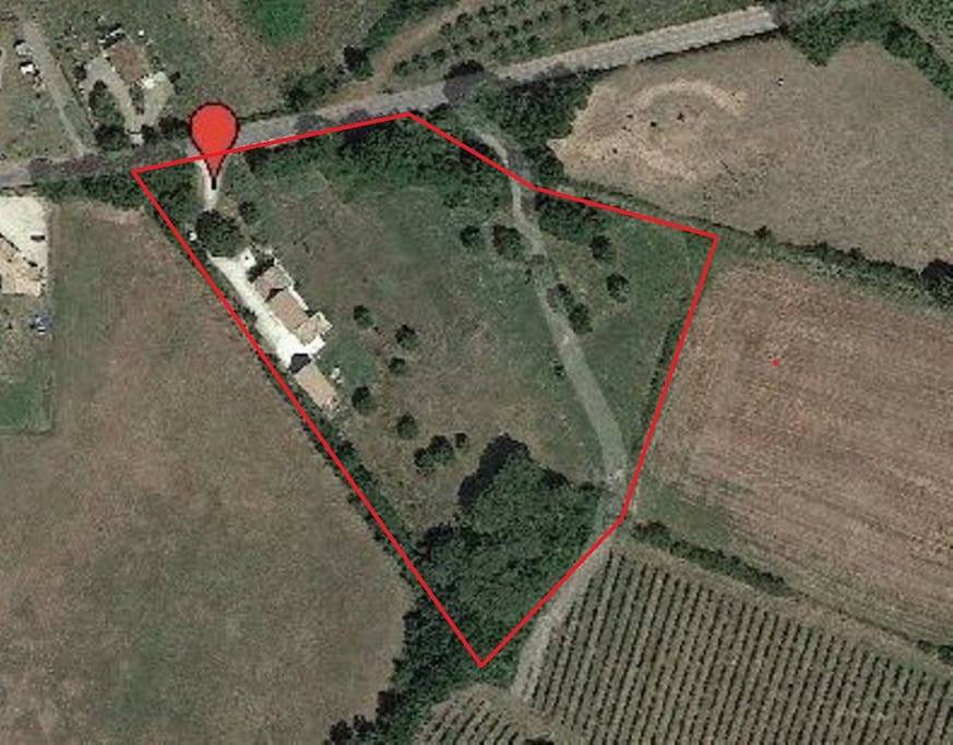 Vue aérienne délimitée de notre propriété ou vous serez chez vous ...