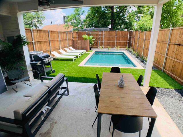 Pool, 4 bedroom luxury home in the heart of Dallas gallery image 3