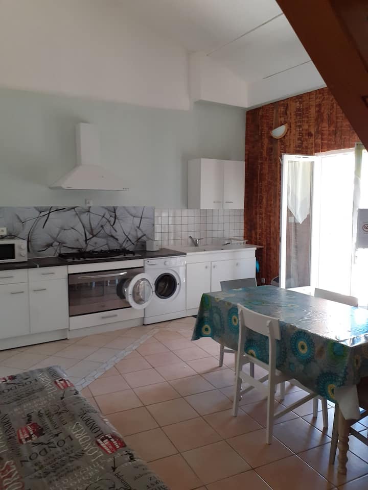 Gite Gauche  Maison Mitoyenne Deux Gites Séparés - Ardèche