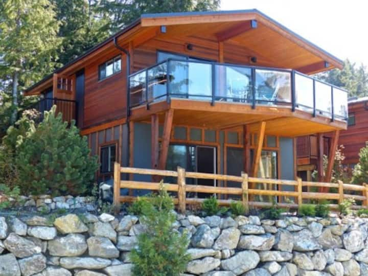 Spectacular Ocean View Cottage, Port Renfrew