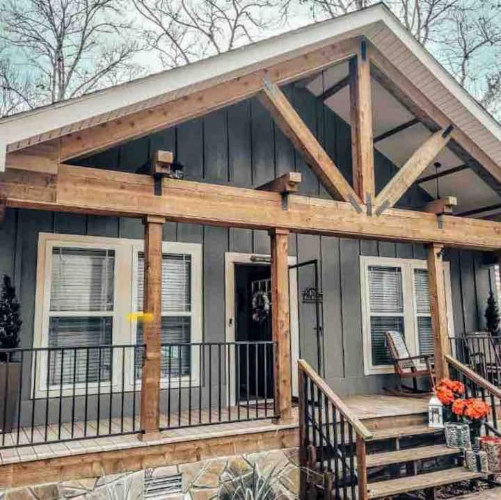 Robins Nest Cabin - quiet cove on Lake Hamilton