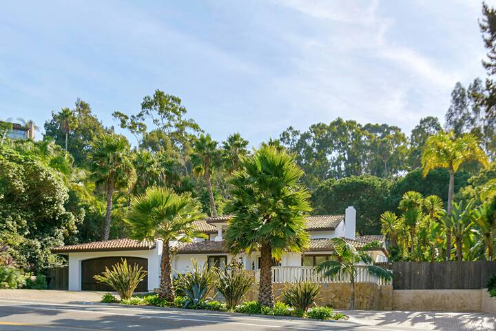 Beautiful Spanish Villa with Sparkling Pool gallery image 3