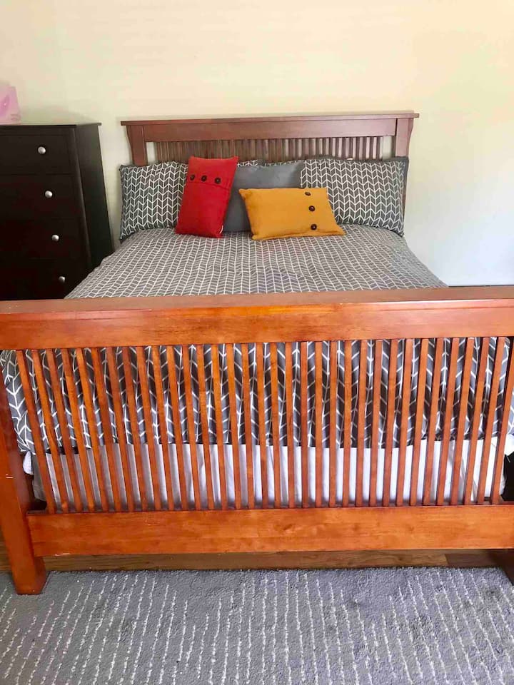 ห้องนอน 5 ทางซ้ายของประตูหน้า