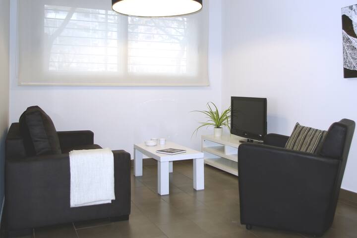 Three Bedroom Duplex Apartment From Steps Subway Station in BCN Center gallery image 5