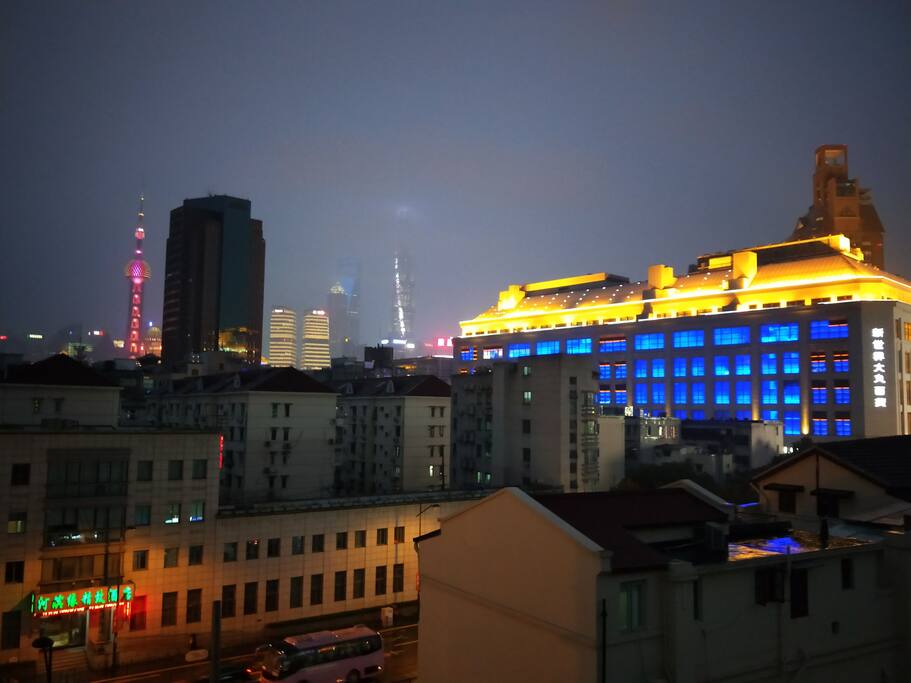 从阳台往外拍摄的夜景 现场比照片更加清晰
