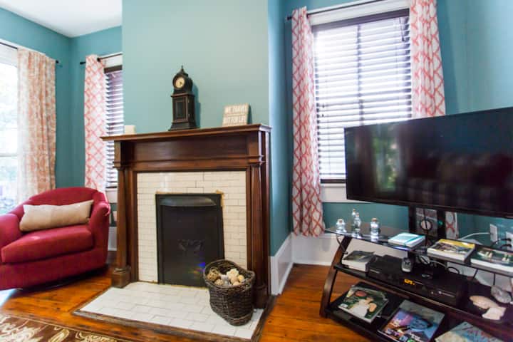 Victorian Bakery Apartment - Savannah, GA