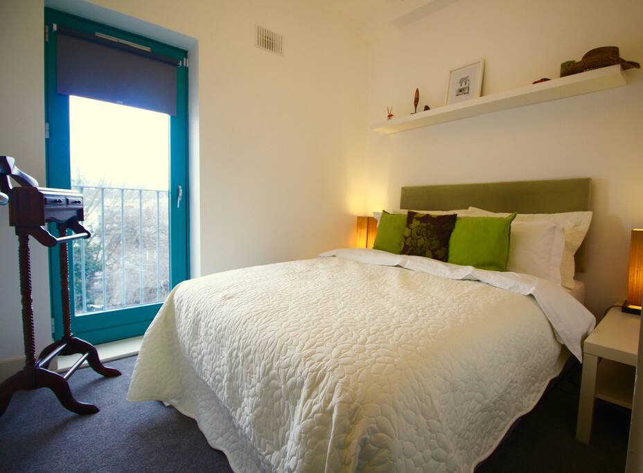 Cosy Bedroom with King size bed