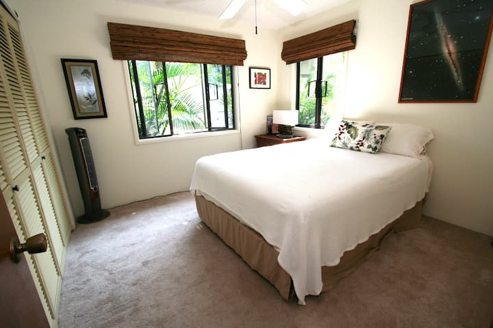 Guest bedroom 2 - comfort foam Queen bed