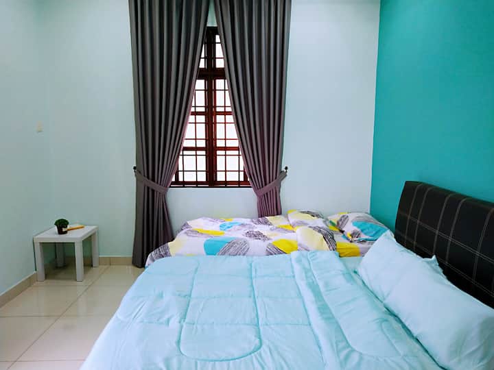 Upstairs Room with 1 Queen Size Bed and 1 Single Bed ( Attached Bathroom )