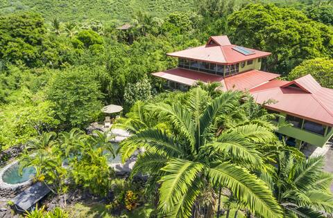 Beautiful Home With Private Pool on Kealakekua Bay
