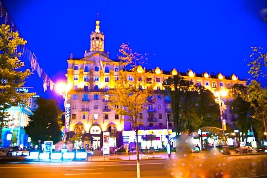The view of our building from the Kreschatik street in the evening. Independence Square, Kiev Conservatory on the left and our building 13, Kreschatik Street, with a view to Kreschatik and Maidan. From the apartments to the railway station - 3 km, to the airport "Borispol" - 36,7 km. GPS coordinates: N: 50.448511 E: 30.523379