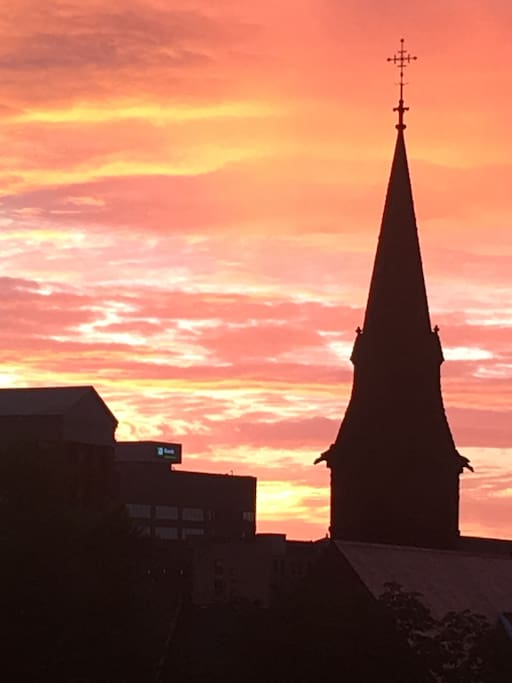 Amazing city-view sunrise