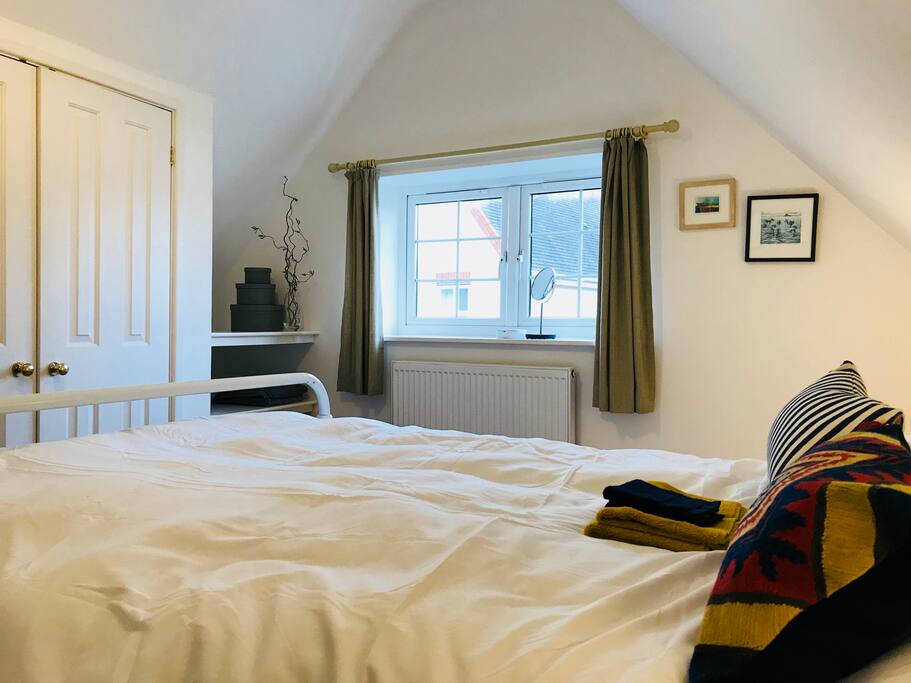 Bedroom with storage and handing space
