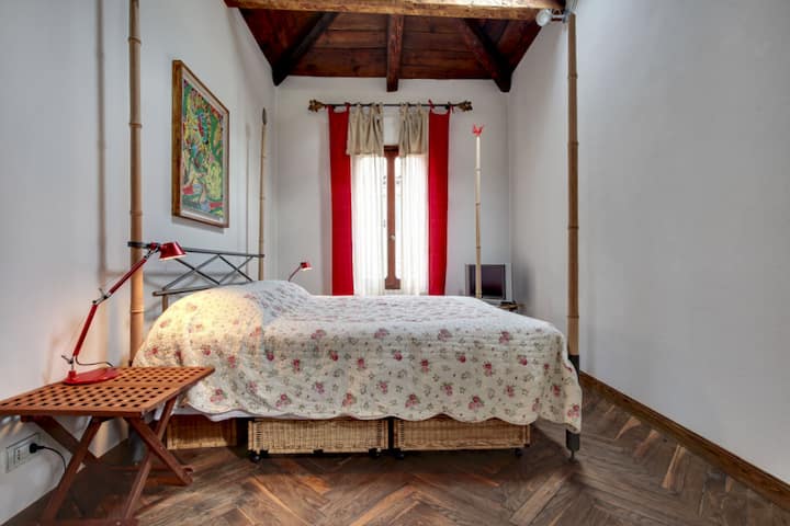 La camera matrimoniale con bagno en-suite
Chumba cha kulala cha watu wawili kilicho na bafu la chumbani