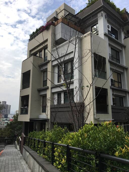 日式建築 全新落成,位居北投奇岩路的半山腰,可遠望景觀