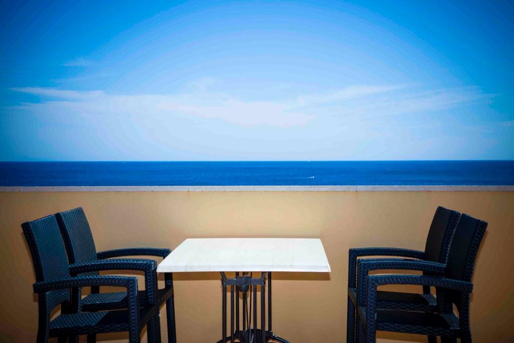 Terrassa con vistas,Terrace mit Sitz-und Liegemöglichkeit
