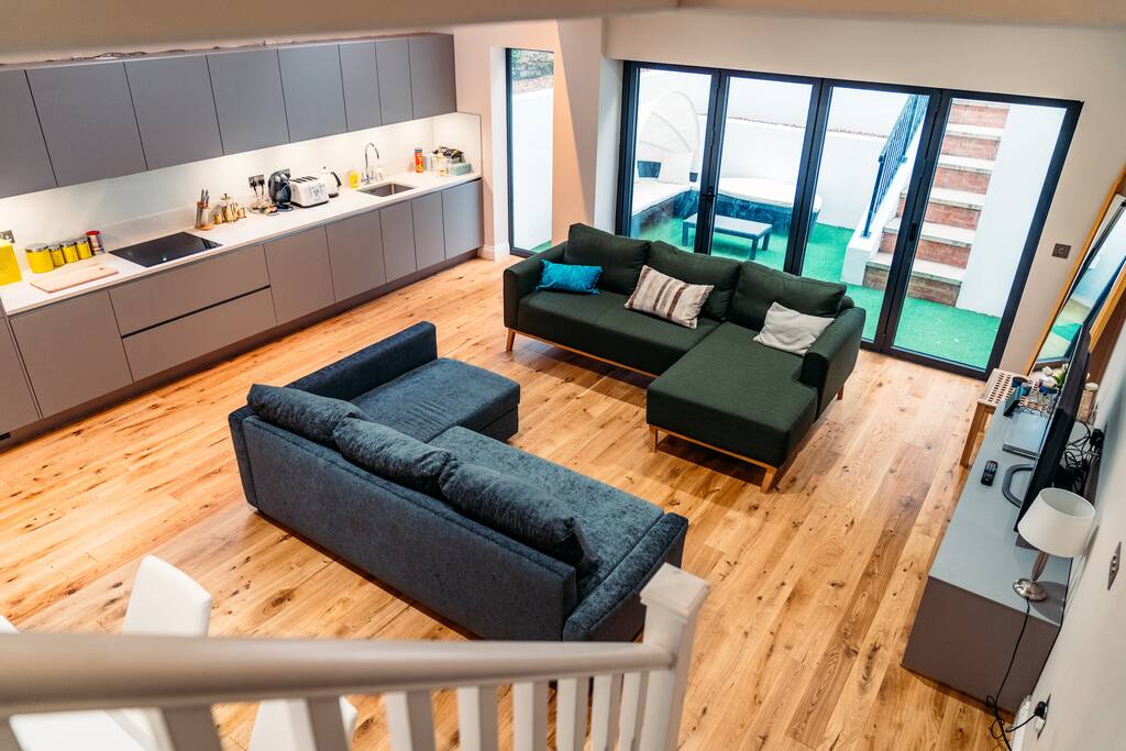 Kitchen & Living area