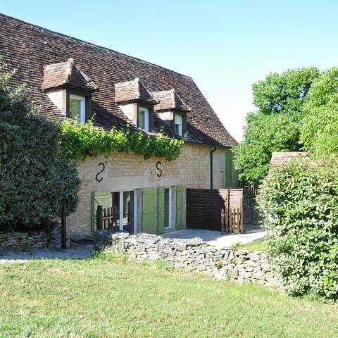 Ideal family/group: quiet and countryside, pool