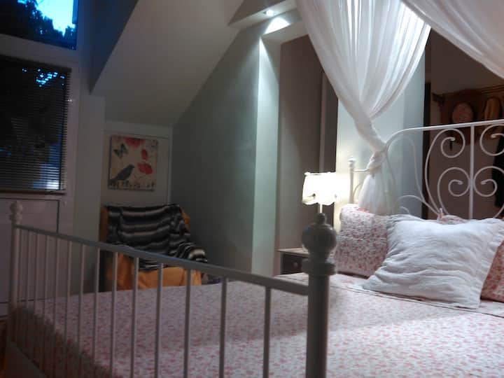 Segundo dormitorio de la planta bajaCama doble.
