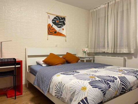 (Street Room+private WC+🚿)105