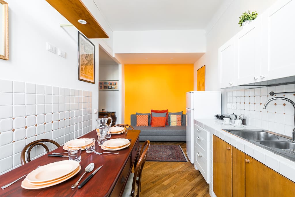 Cucina e divano letto