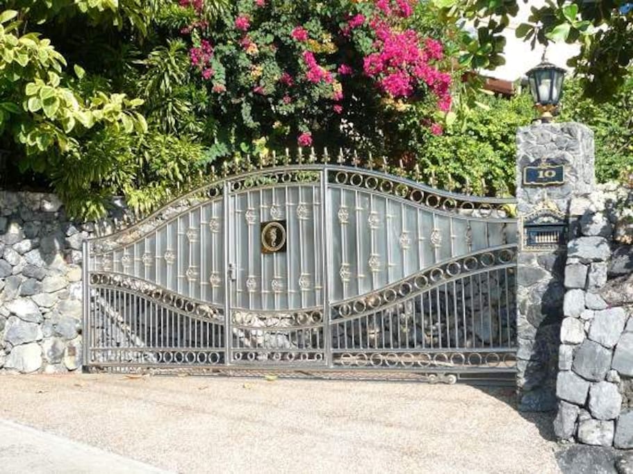 Villa Entry Gate