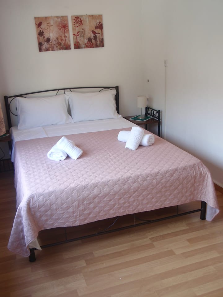 2nd floor - Bedroom 2 with a double bed and a sofa bed