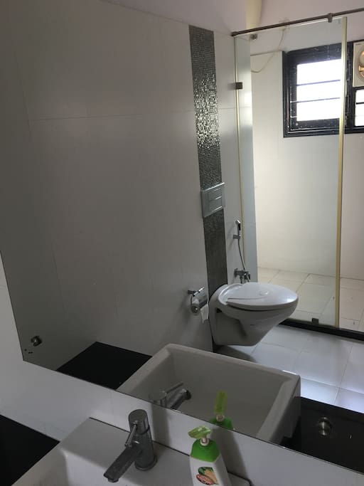 Neat and clean bathroom