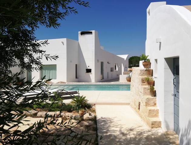 I TRULLI DI TORRE CAPPA exclusive garden & pool gallery image 5