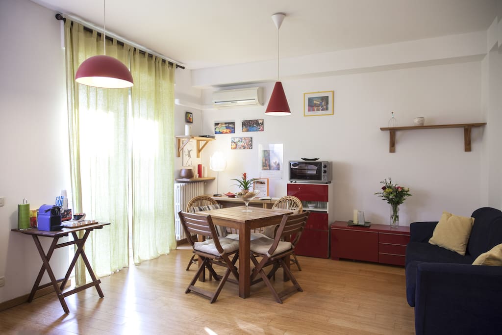 Il nostro appartamento e fornito di cucina ed un angolo per la colazione.Potete trovare tutto l'occorrente per cucinare.