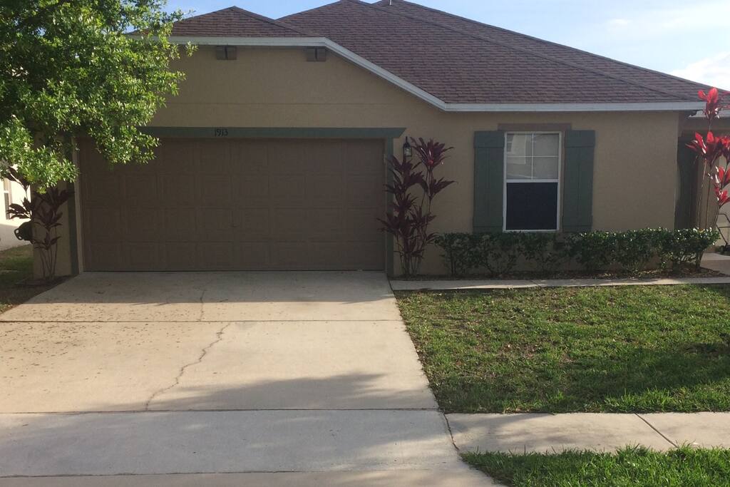 Front of House and driveway